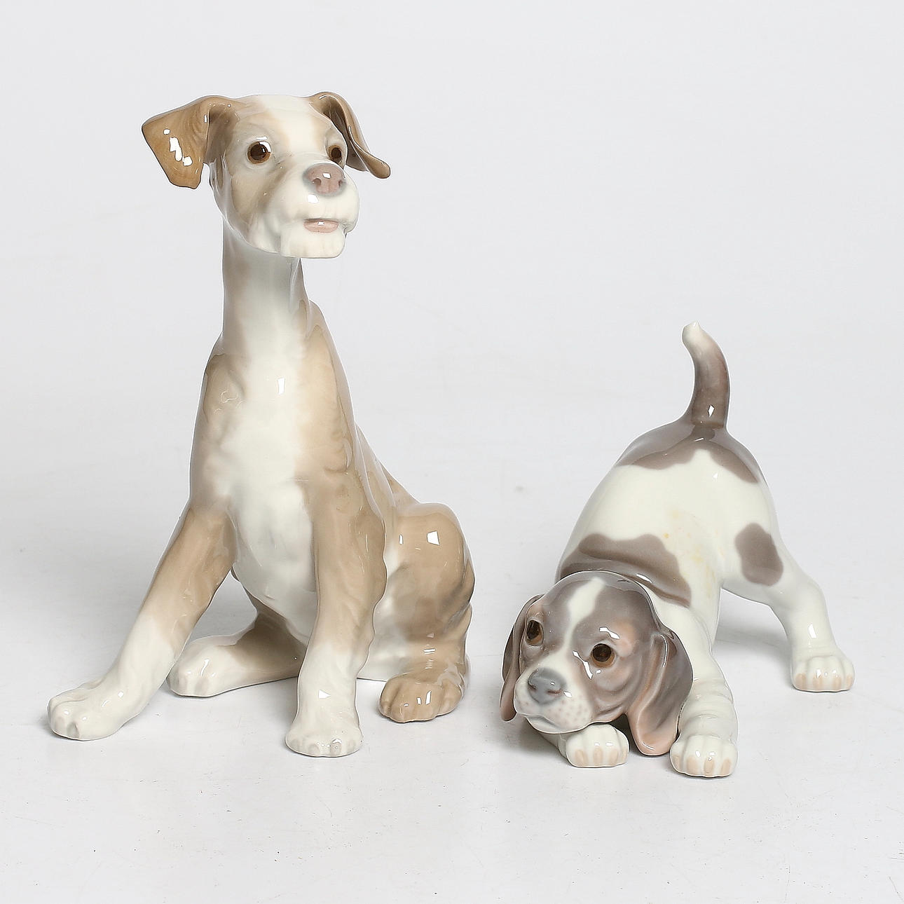 FIGURINER, 2 st, porslin, hundar, Kunglig Dansk. 1900-tal.