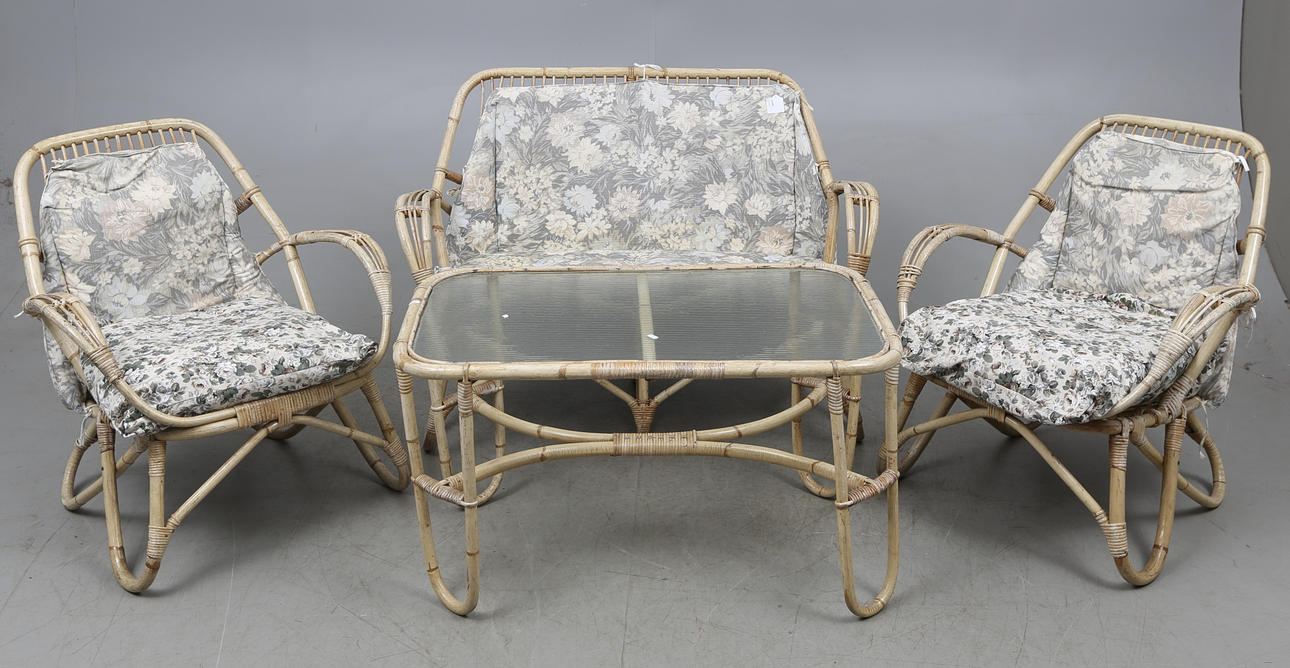 KORGMÖBEL, 4 delar, 1900-tal.