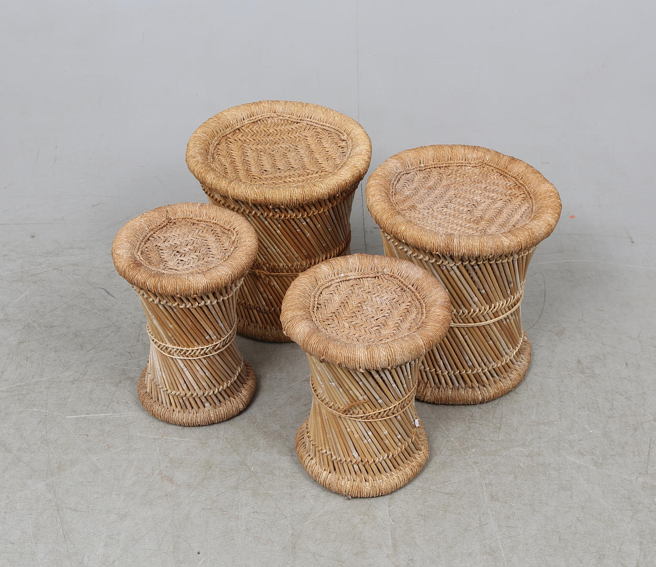 PIEDESTALER, 2 par, 1900/2000-tal.