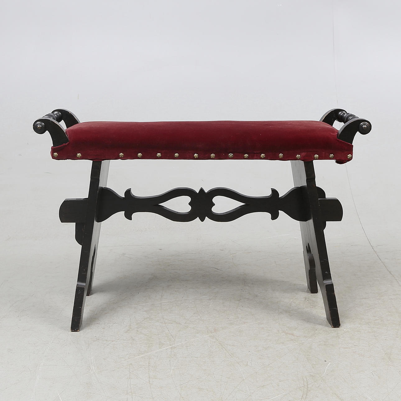 TABURETT, nyrenässans, omkring 1900.