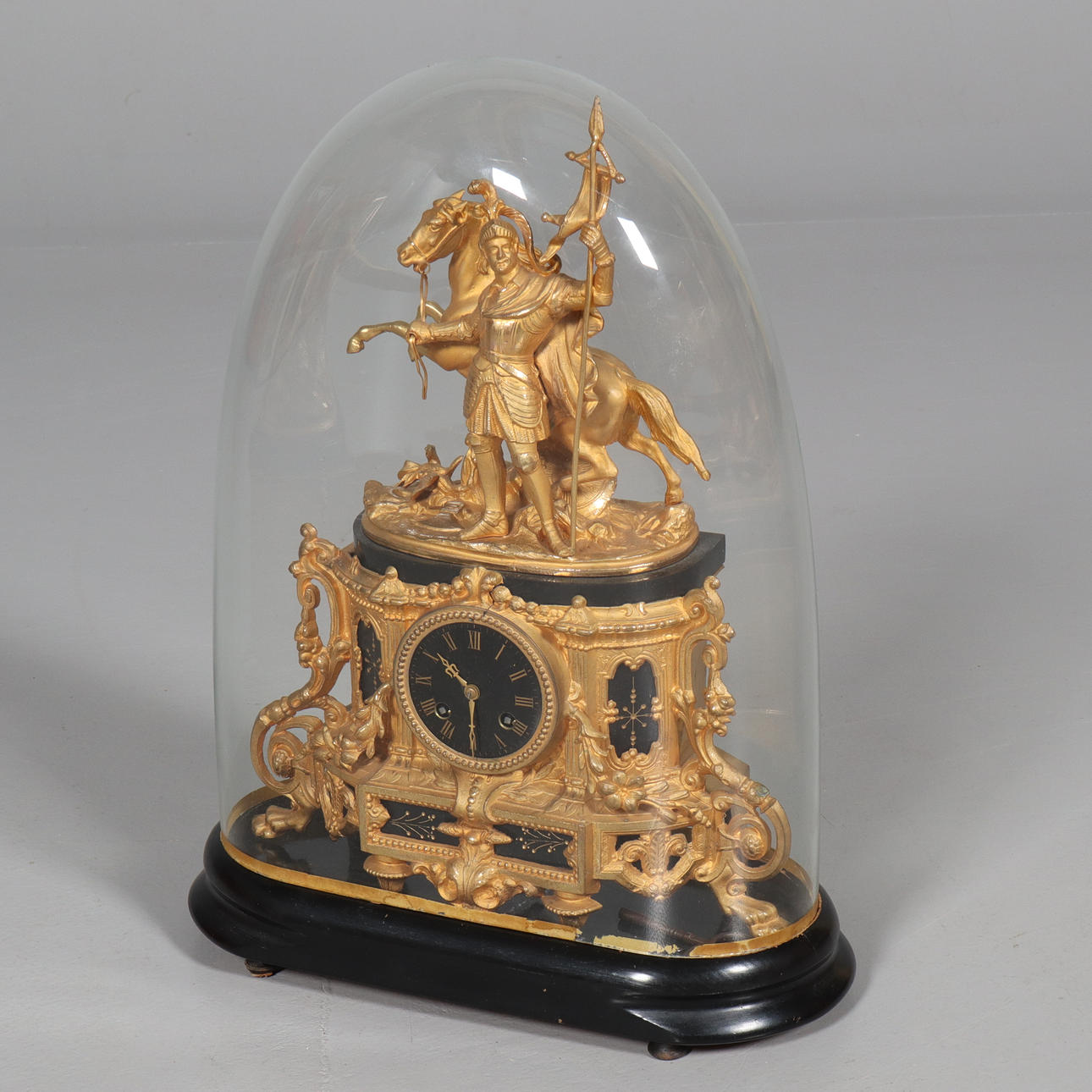 A metal table pendant, 18th/20th century.