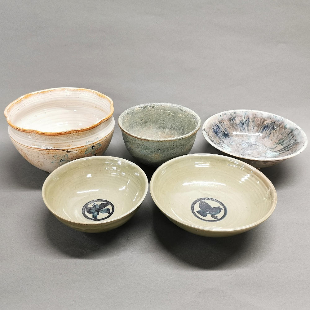 FIVE STUDIO POTTERY BOWLS.