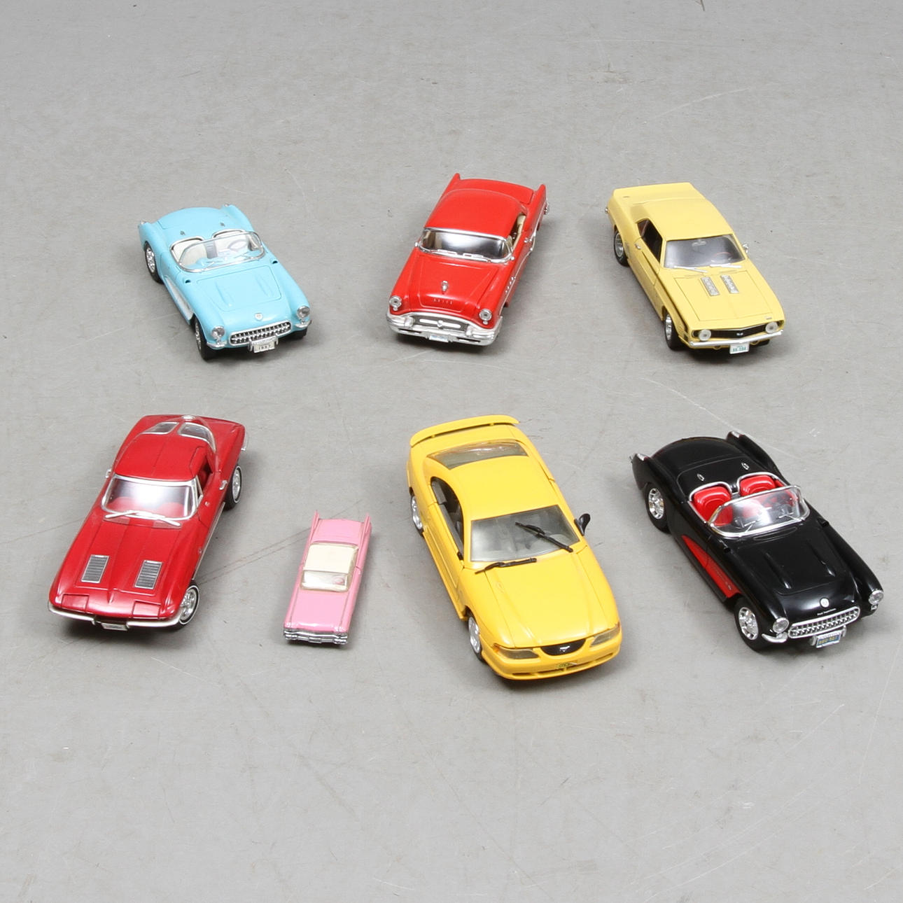 LEKSAKSBILAR, plast och metall 6 stycken. Made in China och Italy.