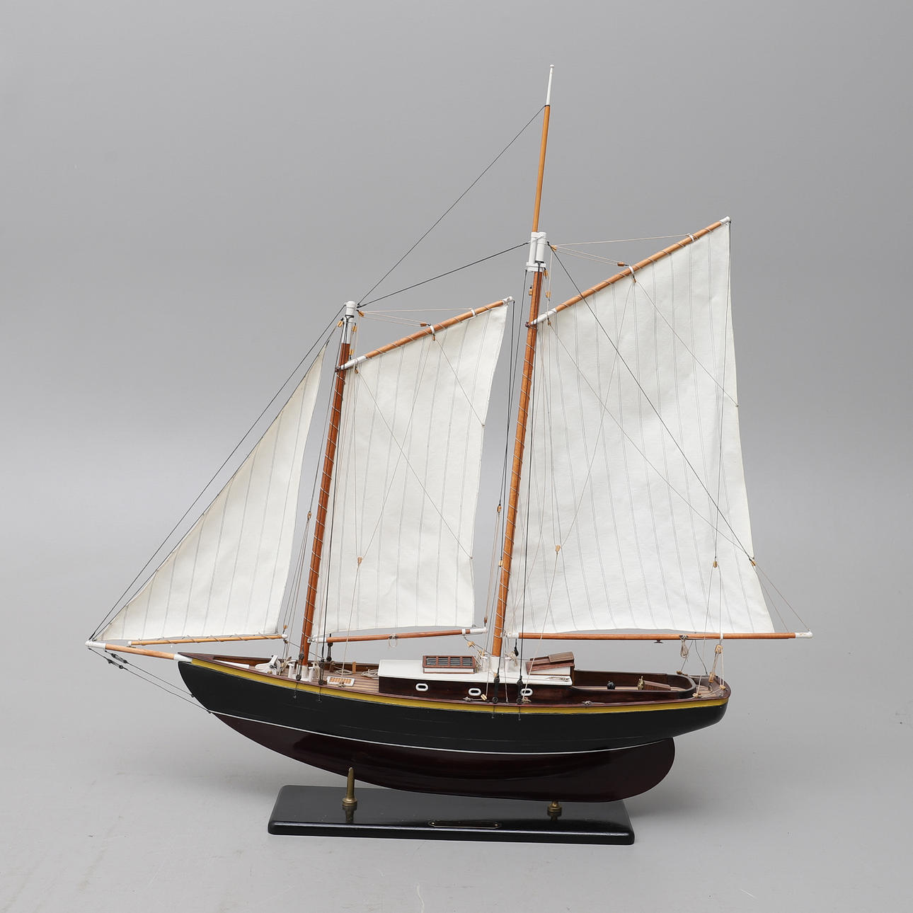 EIN HANDGEBAUTES SCHIFFSMODELL, „Katarina af Ingarö“.