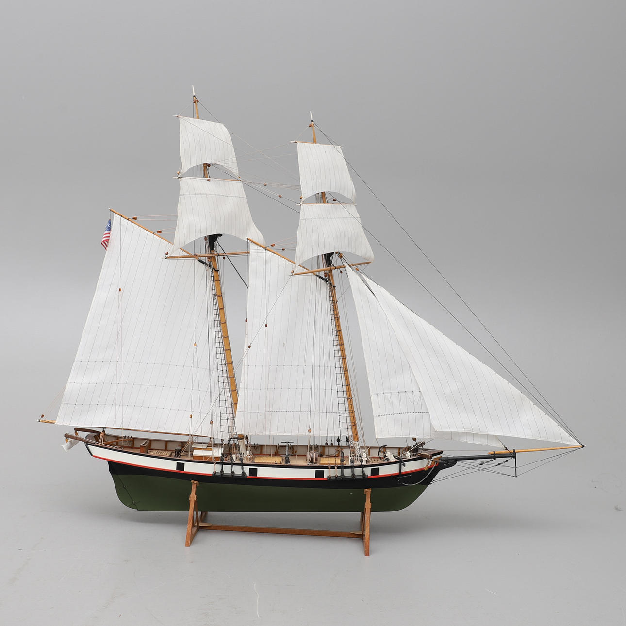 EIN HANDGEFERTIGTER SCHONER, DER „LUCHS“.