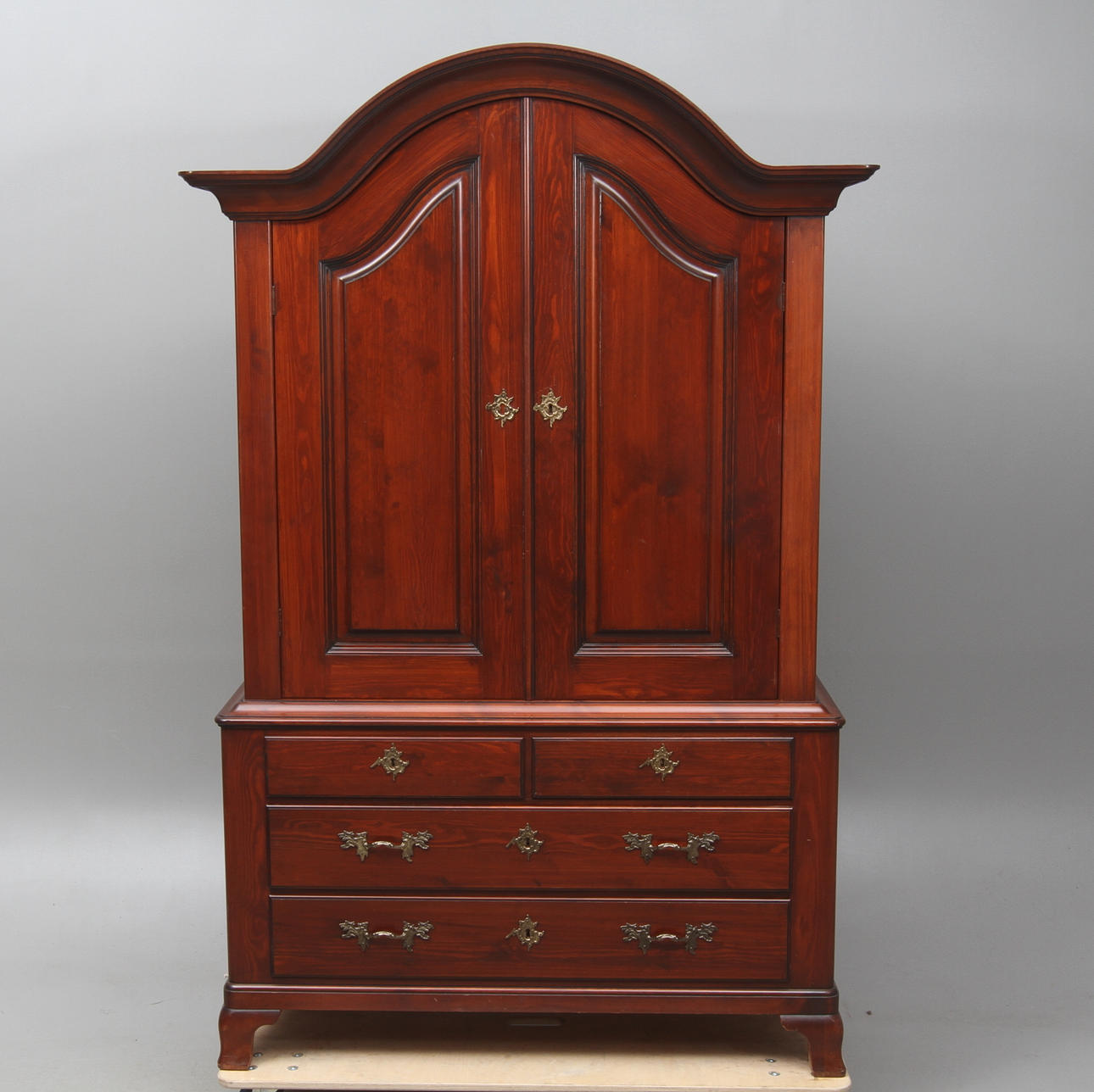 MATSALSSKÅP, rokokostil, Åmells möbler, 1974.