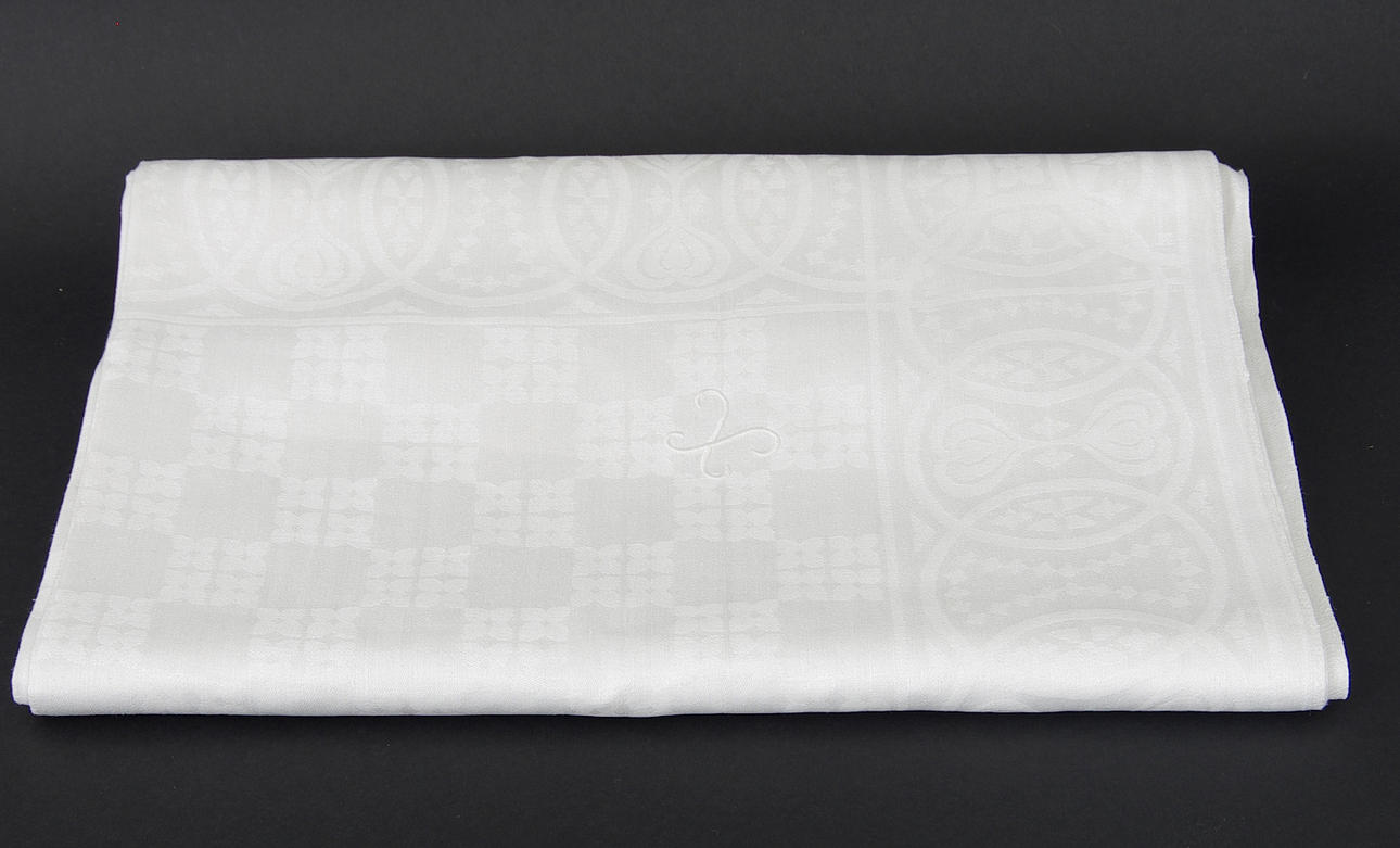 LINNEDUK, 277 x 176 cm.