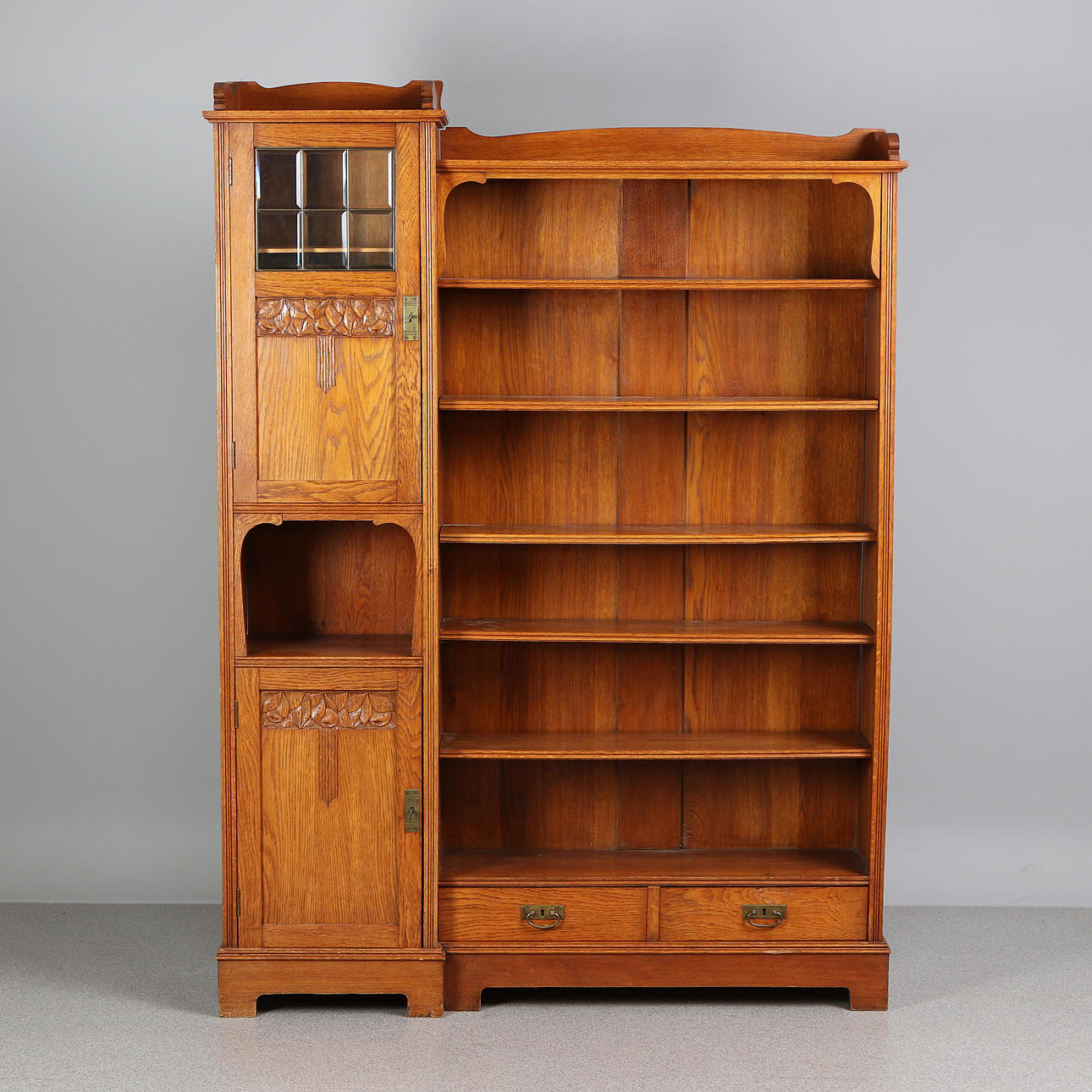 BÜCHERREGAL MIT SCHRANK, JUGENDSTIL.