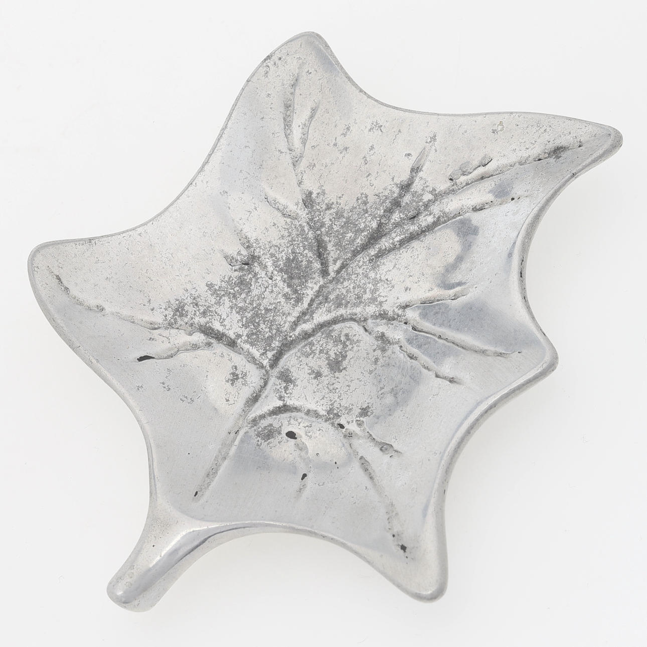 A maple leaf aluminium barrel, model 531, Hoselton Studio, Canada.