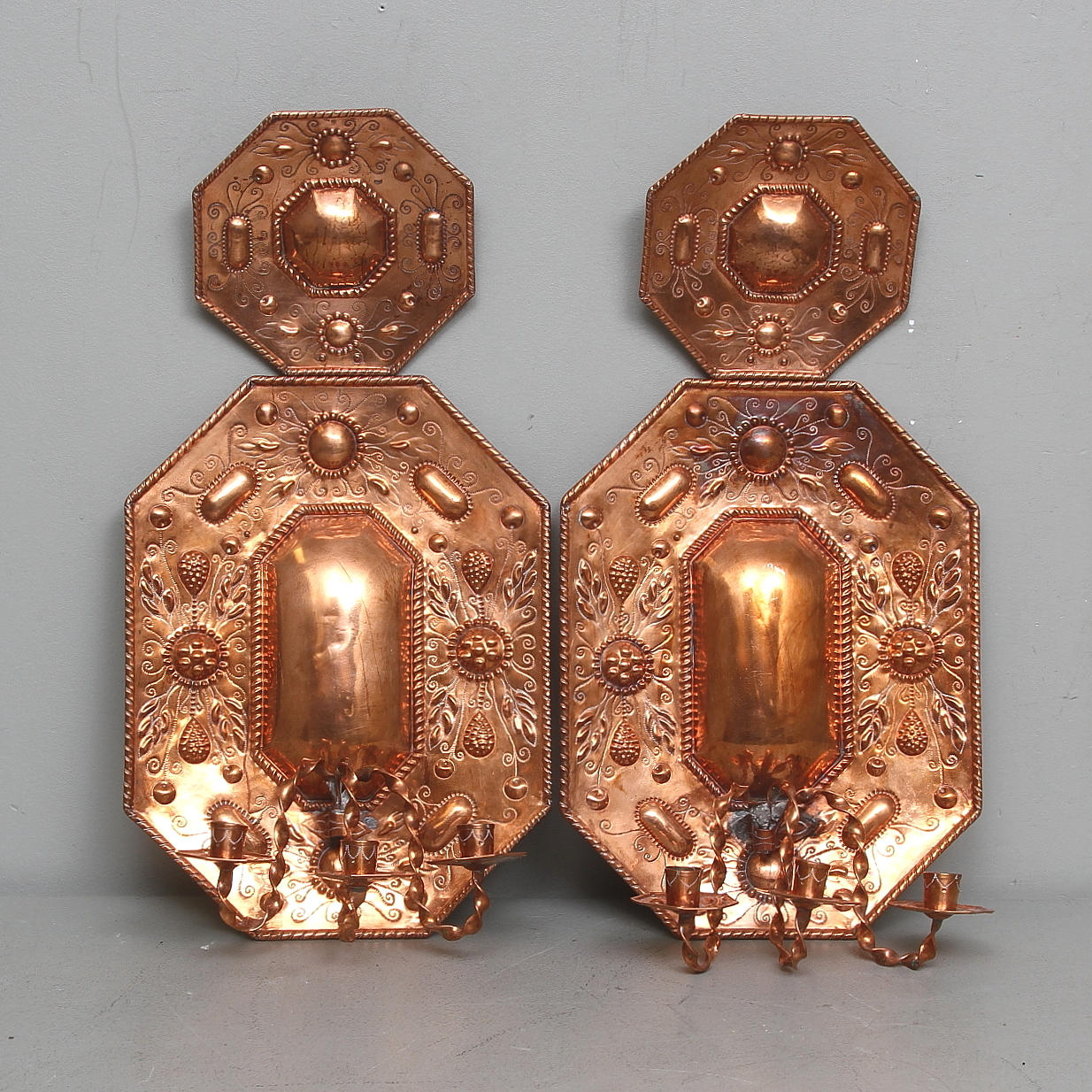 LJUSPLÅTAR, ett par, koppar, barockstil, 1800/1900-tal.