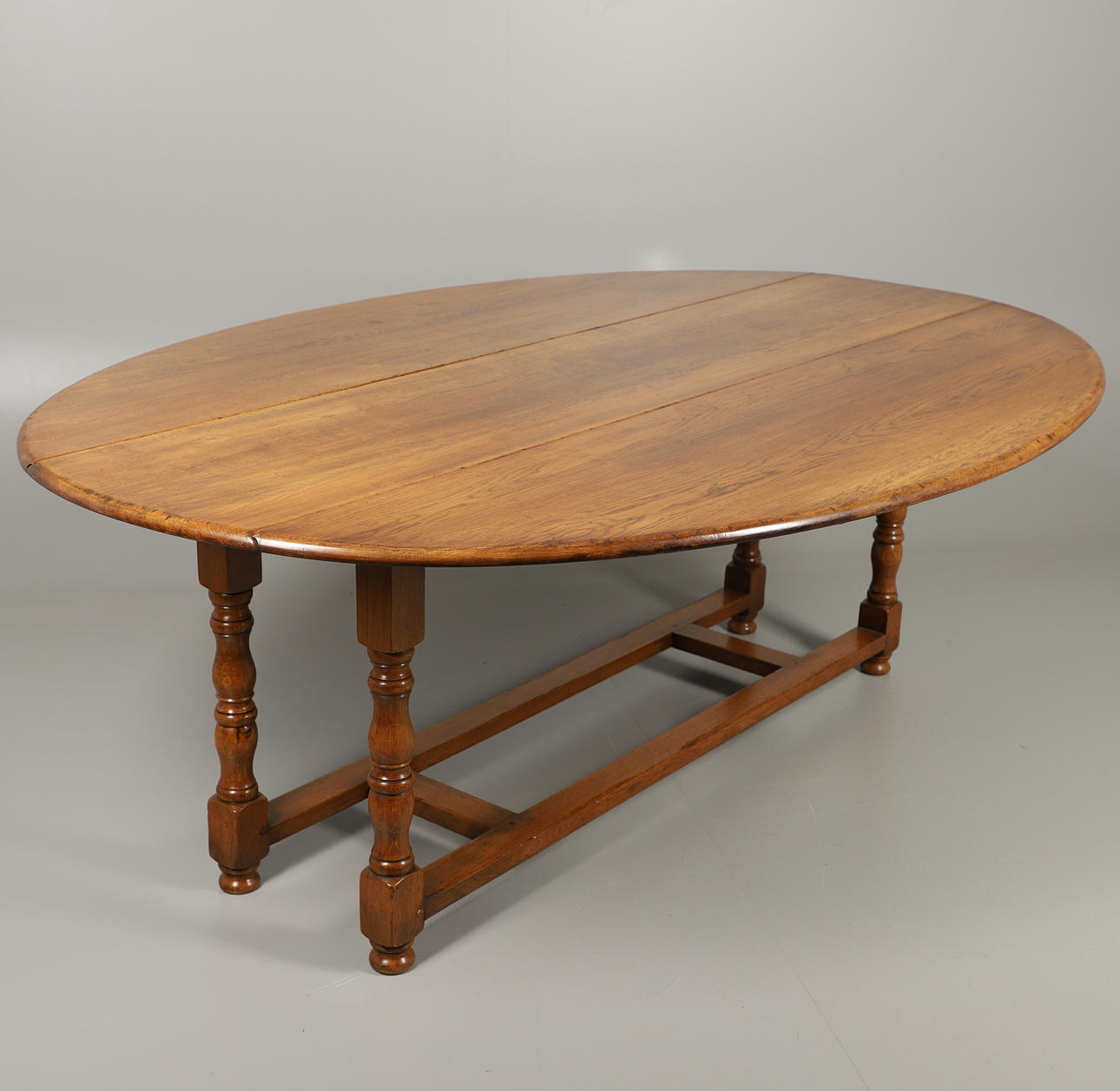 ET EGETRÆSGATELEG/JAGTBORD.