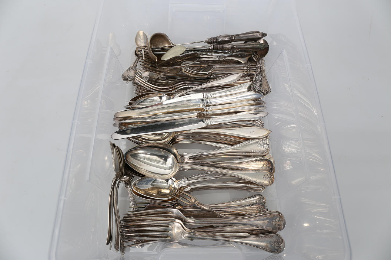 BESTICK, nysilver, bland annat "Franska Liljan".