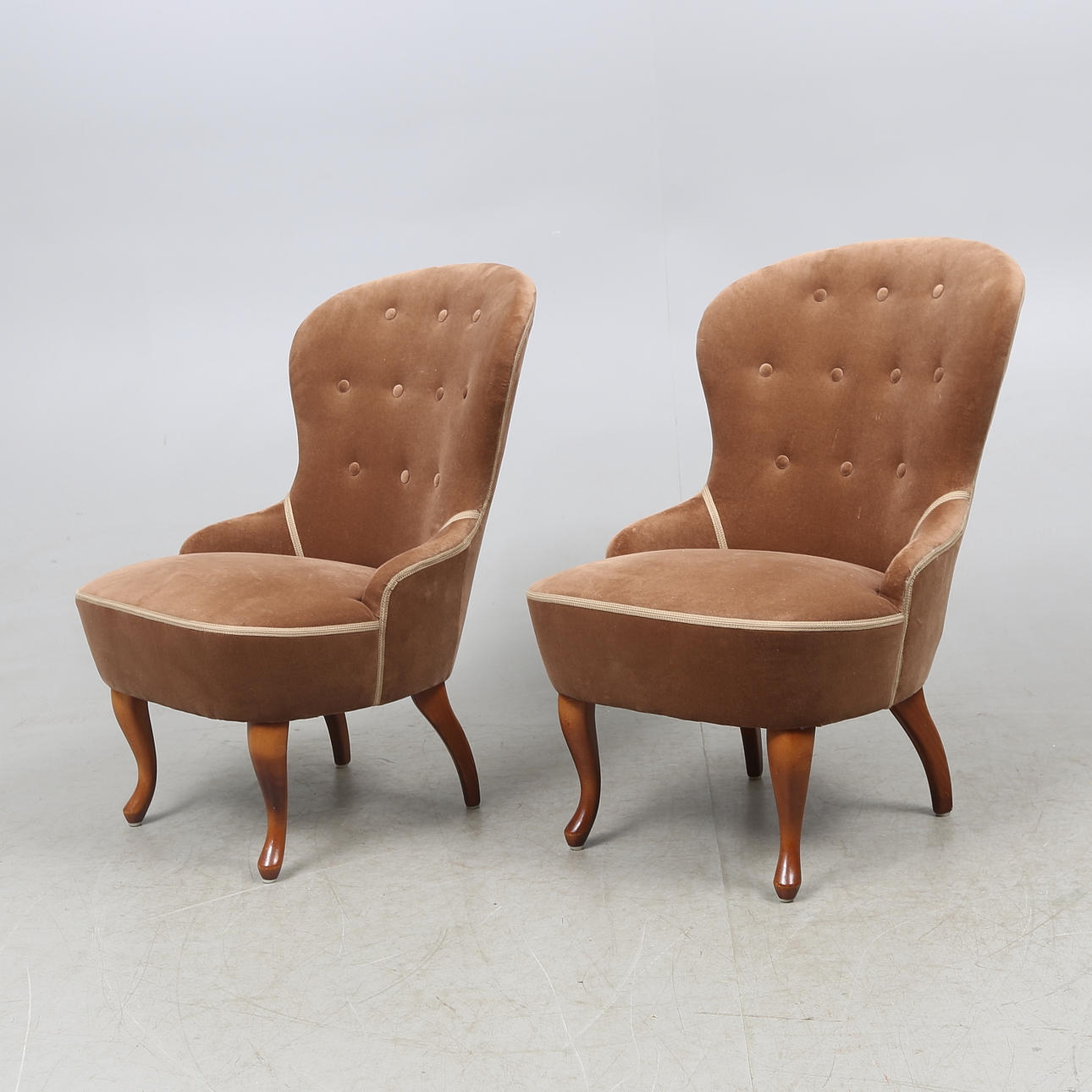 EMMAFÅTÖLJER, ett par, 1900-tal.