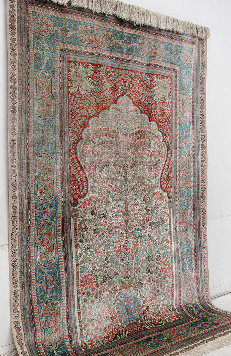 MATTA, Orientalisk, äldre, silkes Kashmir, figural, 272 x 187 cm.