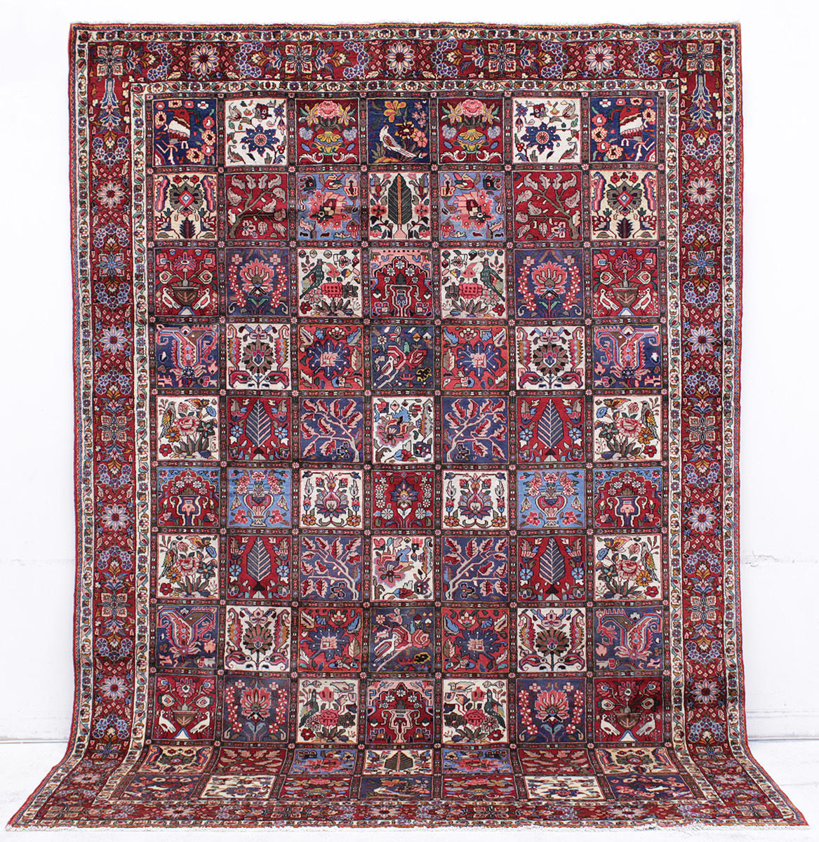 MATTA, Persisk, figural Baktiari, trädgårdsmönstrad, 360 x 260 cm.