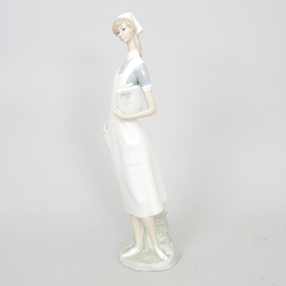 FIGURIN, porslin, sjuksköterska, Lladro.