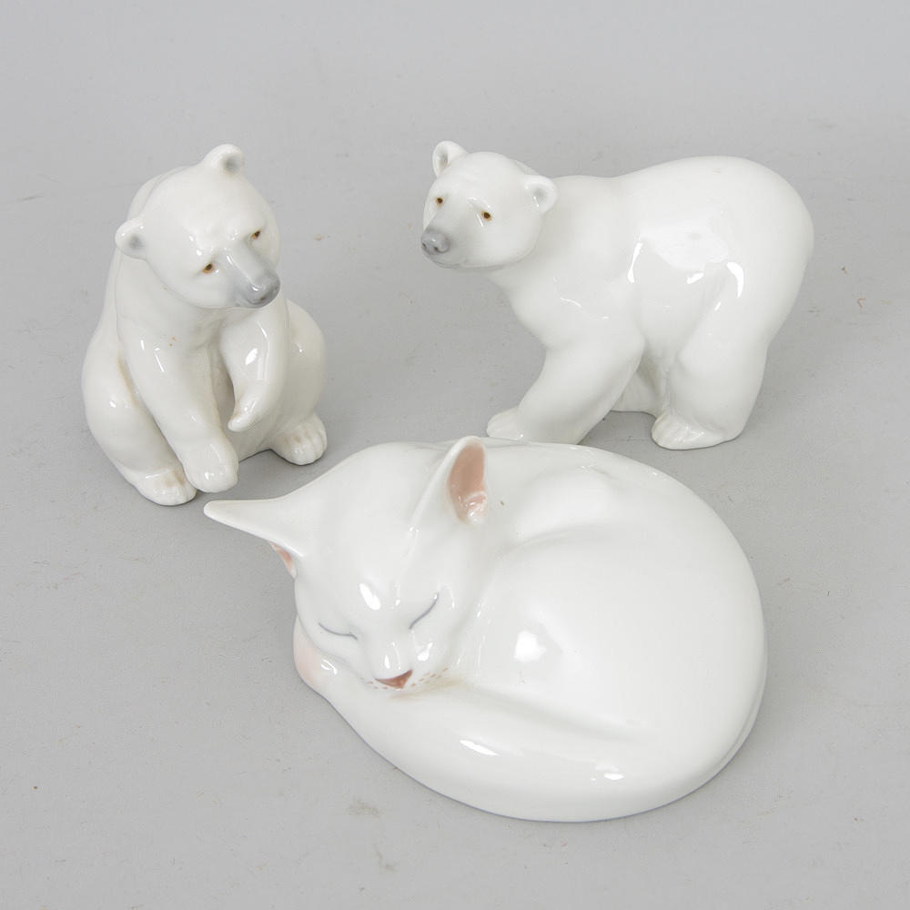 FIGURINER, 3 stycken, porslin, djur, Royal Copenhagen samt Lladro.