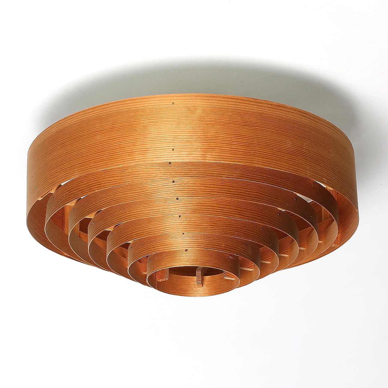 TAKLAMPA, lameller i trä, "Lysett", Hans Agne Jakobsson, Markaryd AB, 1900-tal.