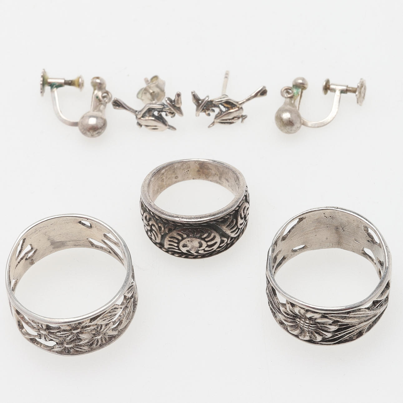 SMYKKER & SERVIETRINGE, sølv.