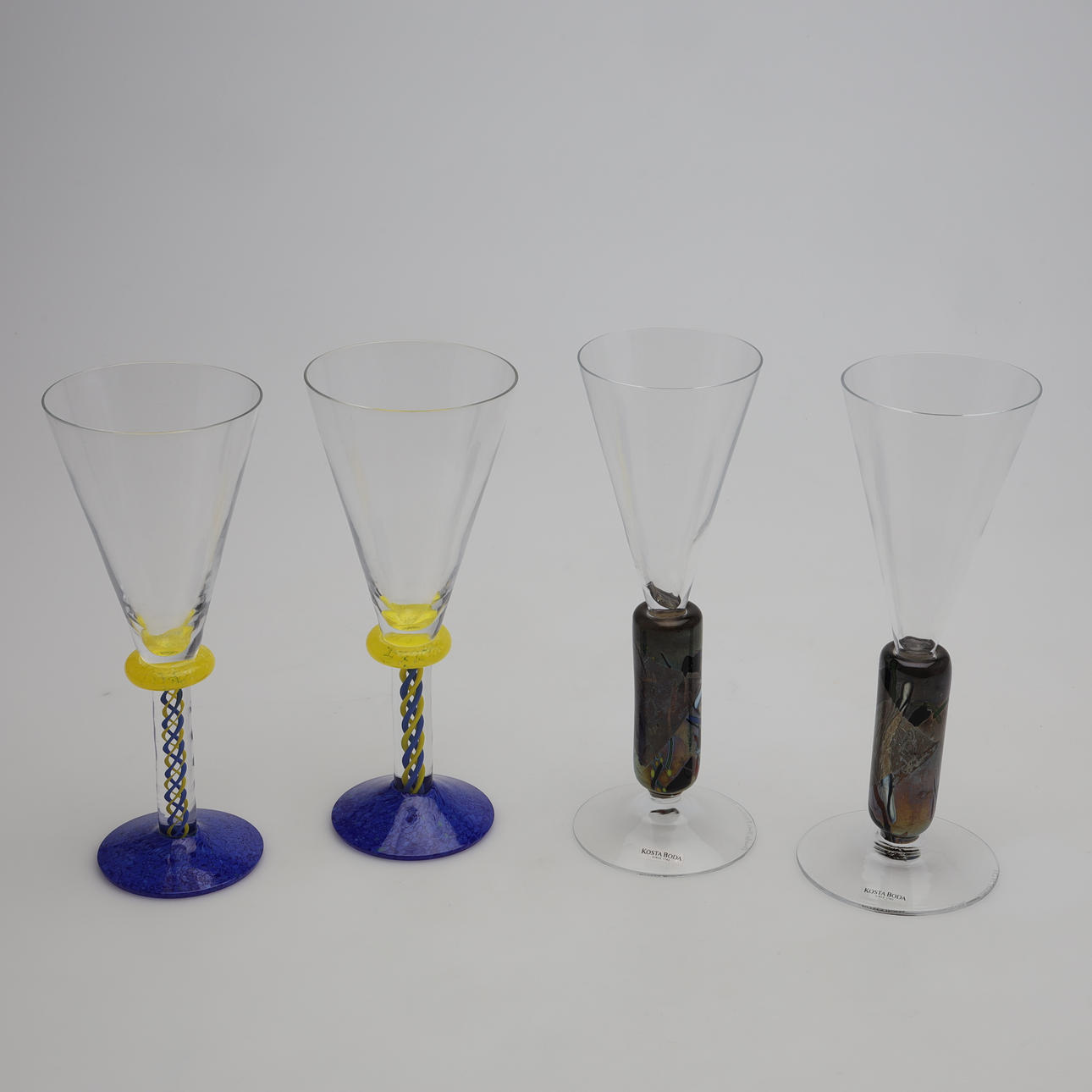 VINGLAS 4 styck signerade.