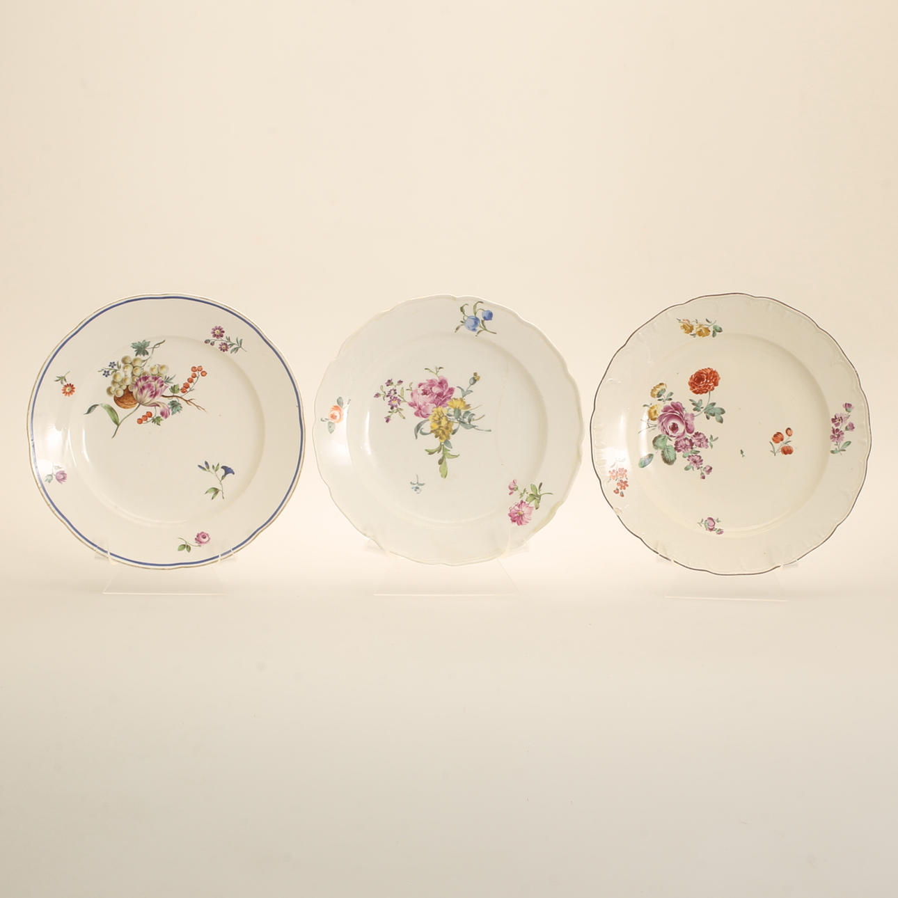 Tres platos del siglo XVIII.