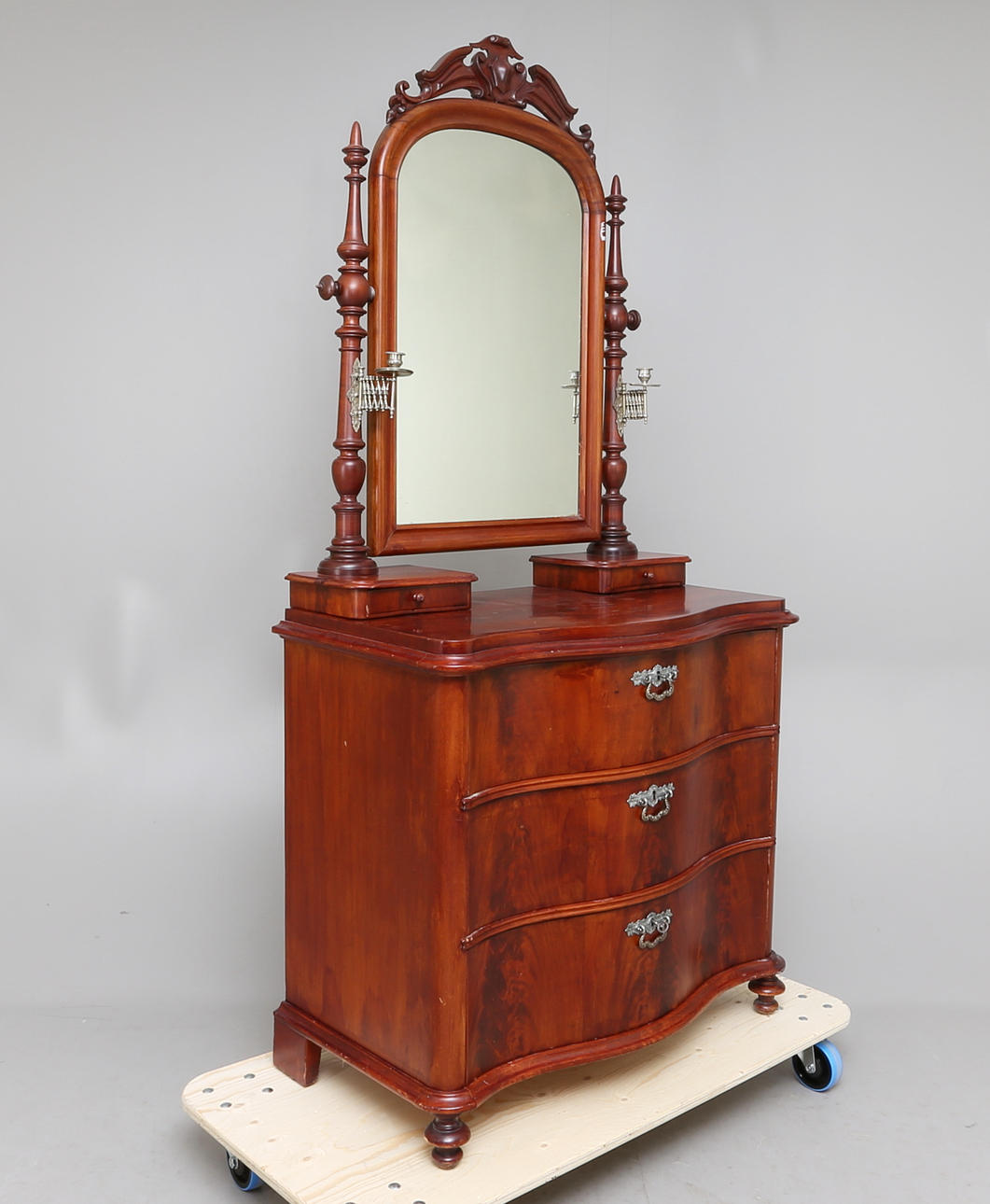 SPEGELBYRÅ, mahognyfaner, 18/1900-tal.