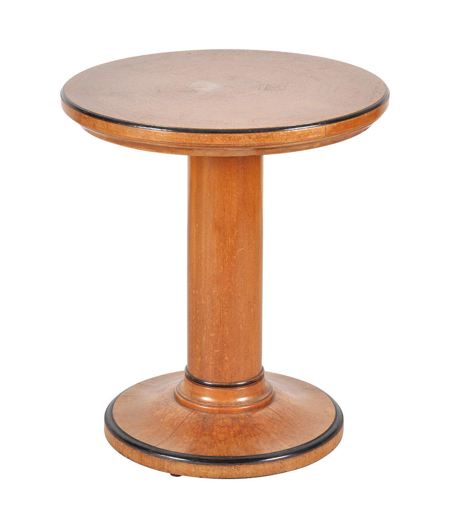 SPÄT-BIEDERMEIER. Fanerat sidobord, valnöt med eboniserade trim.