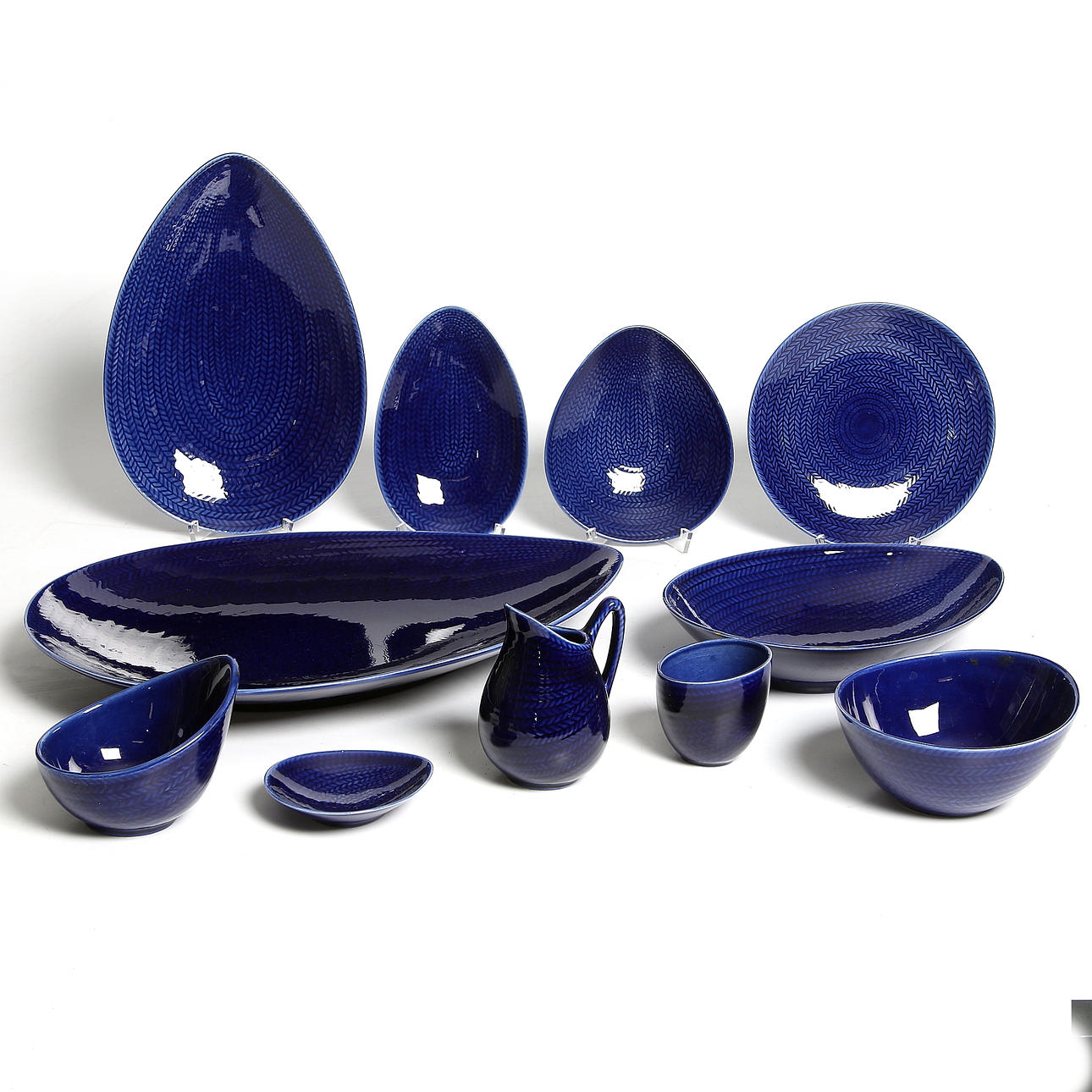 SERVISDELAR, 23 delar, fältspatsporslin, "Blå Eld", Hertha Bengtson, Rörstrand. 1950-tal.