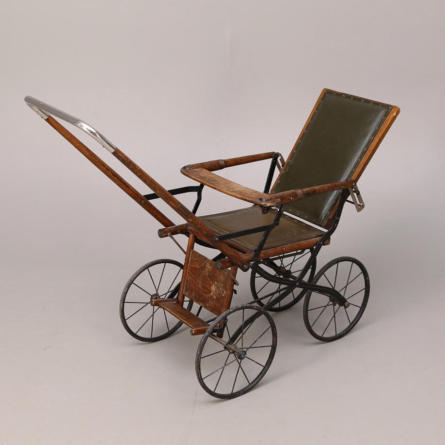 BARNKÄRRA tidigt 1900-tal.