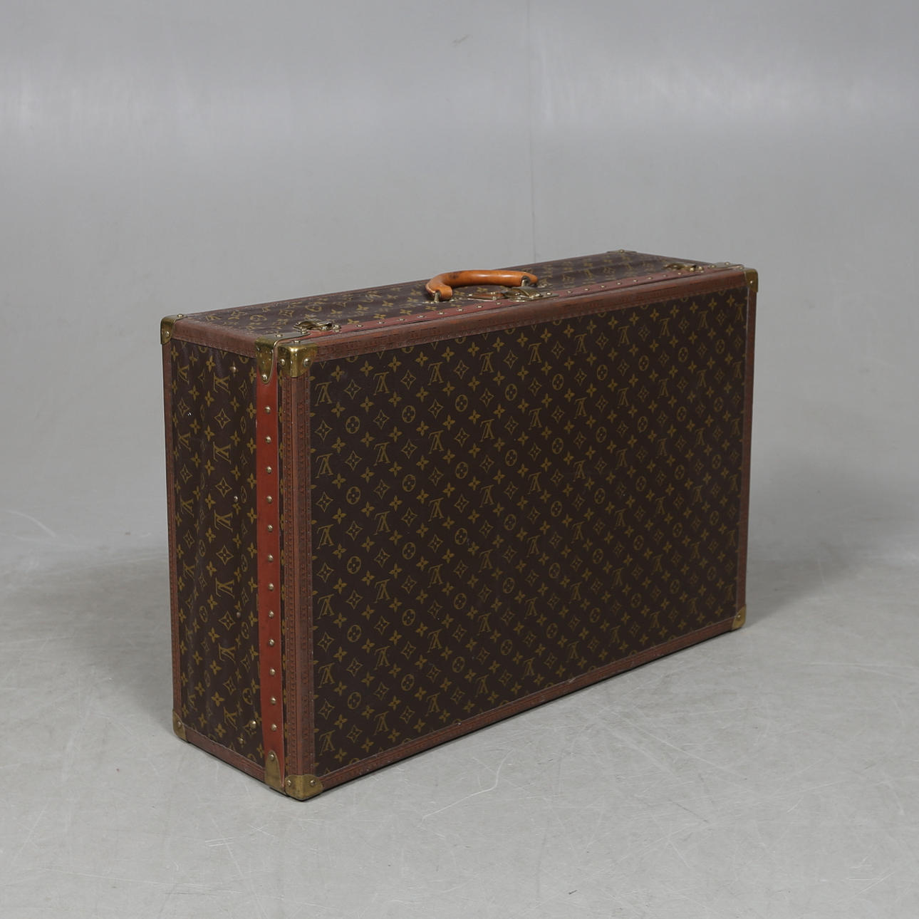 LOUIS VUITTON. Matkalaukku, Ranska.