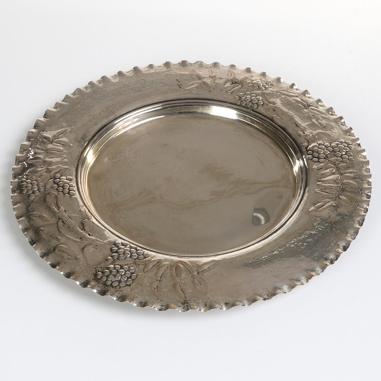 DEKORATIVER TELLER, SILBER, EM O Möller, Malmö 1923.