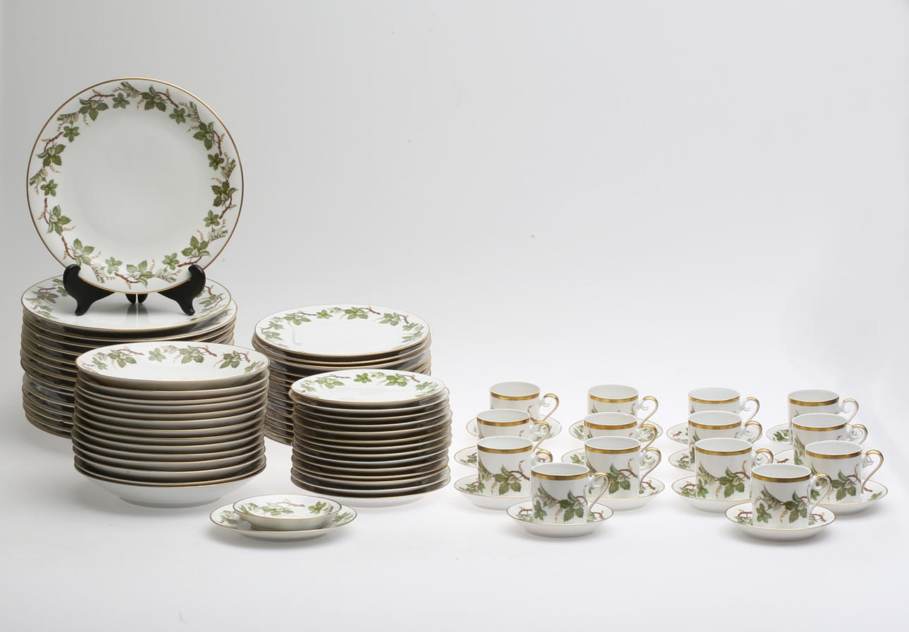 KAFFE- samt MATSERVIS, 91 delar, "Vinranka", Hackefors.