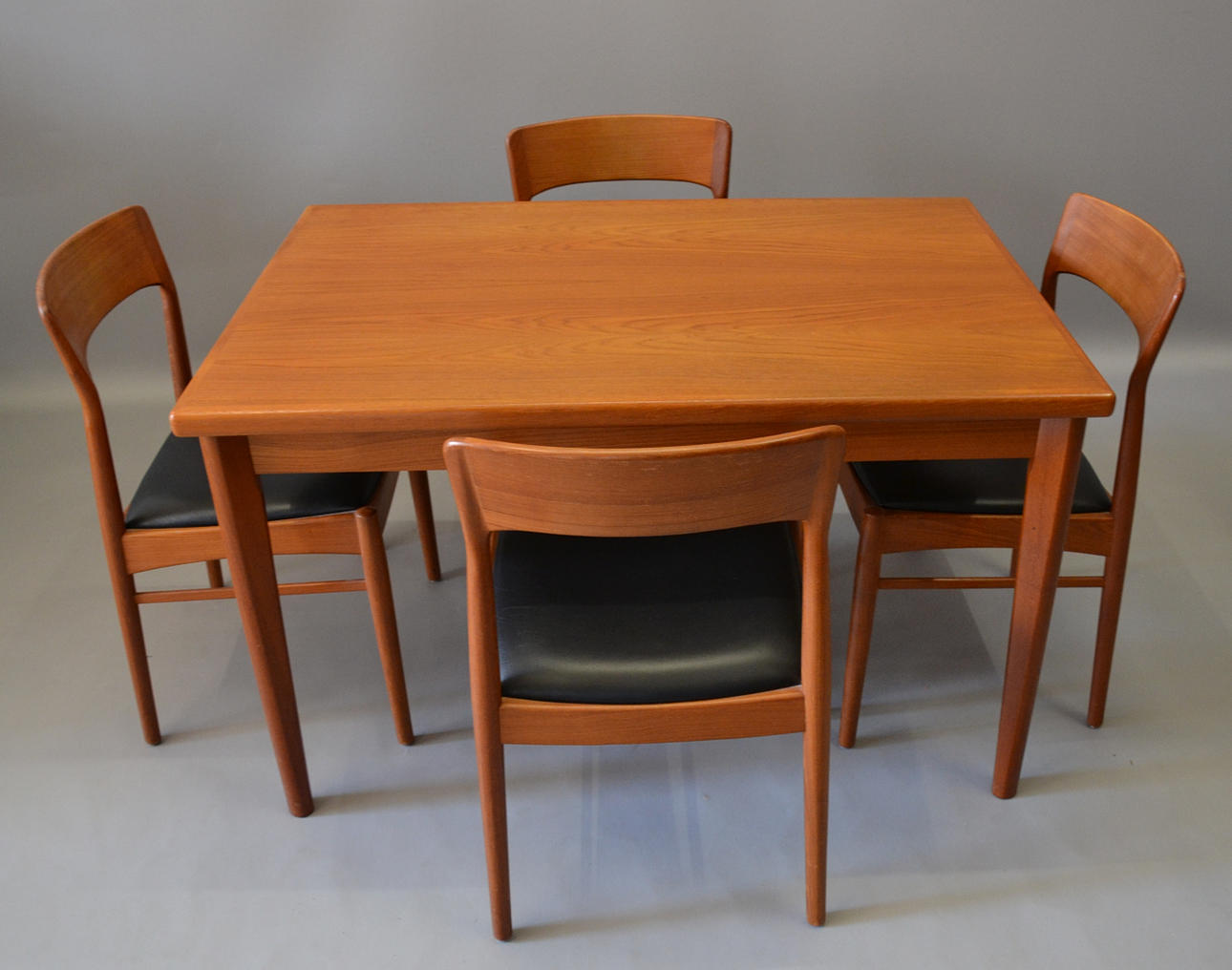 MATBORD MED STOLAR DANMARK.