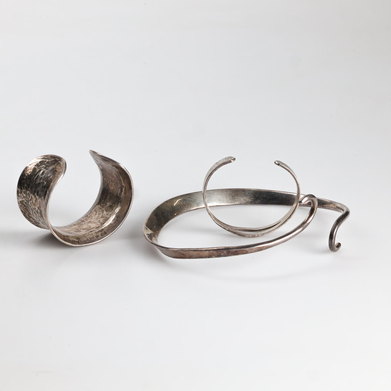 ARM- OG HALSRINGE, 3 stk. sterlingsølv.