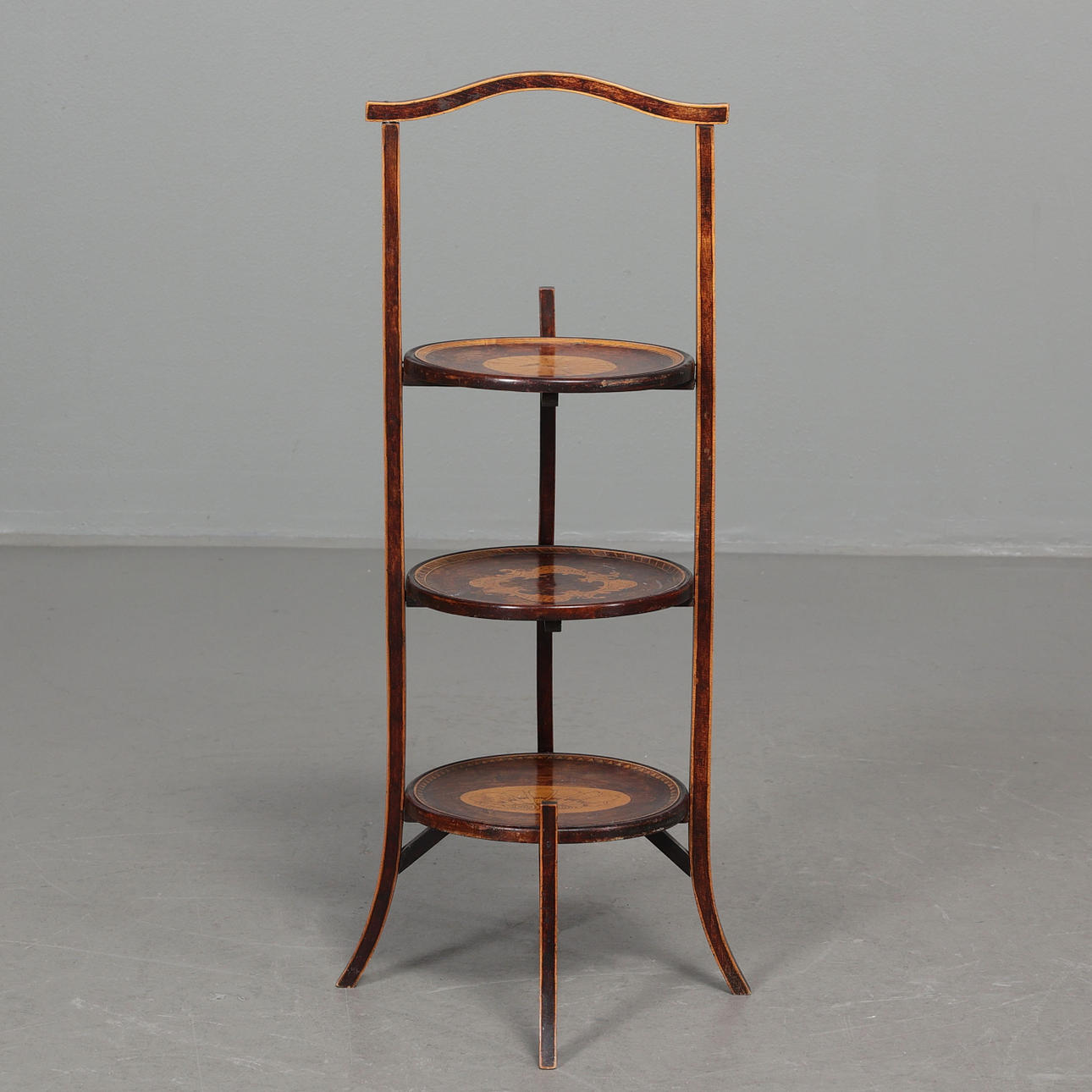 CAKESTAND, 3 etage, engelsk stil.