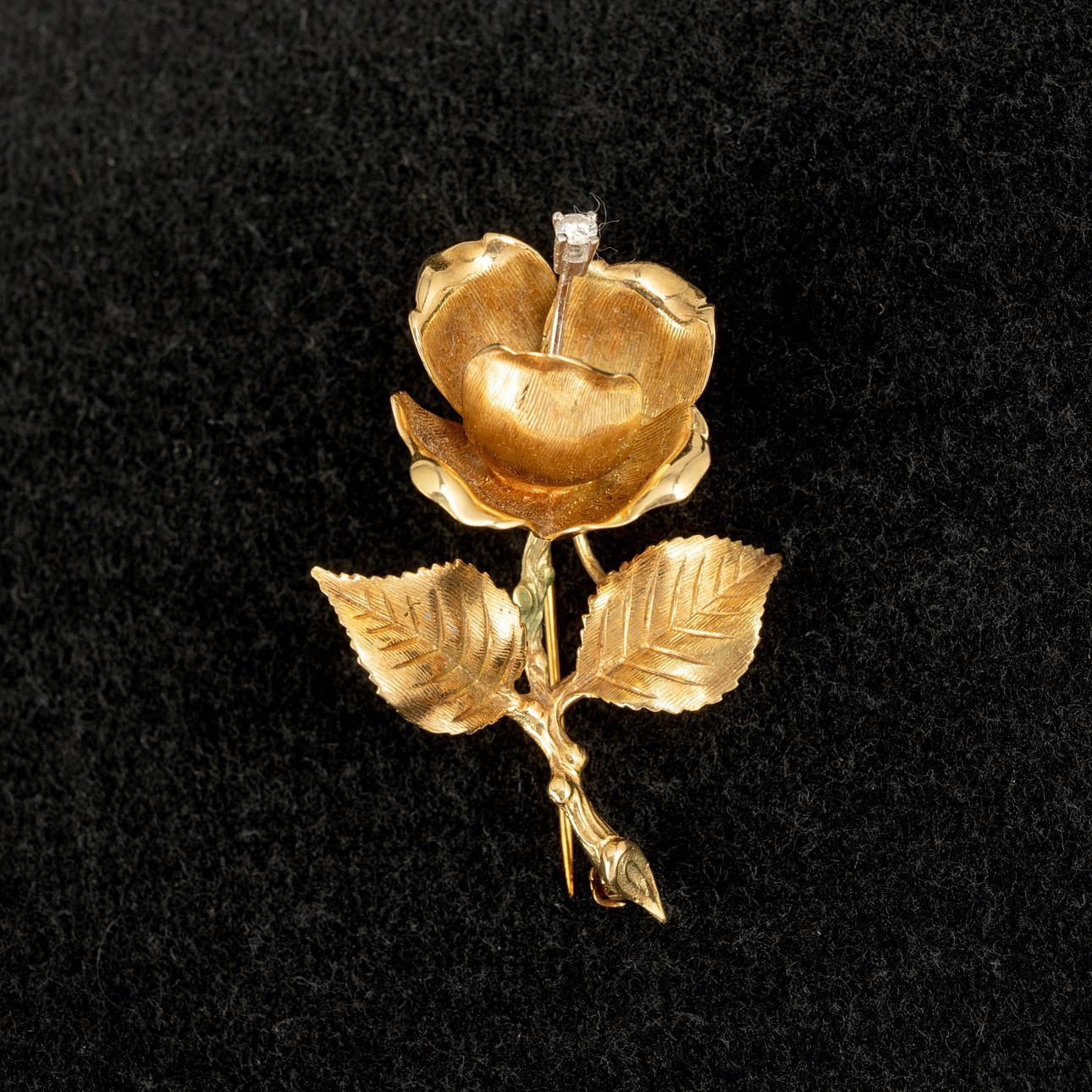 Rose shaped brooch.