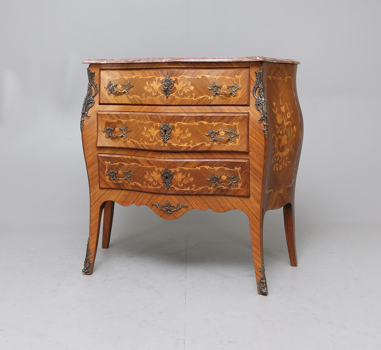 BYRÅ, rokokostil, 1900-tal.