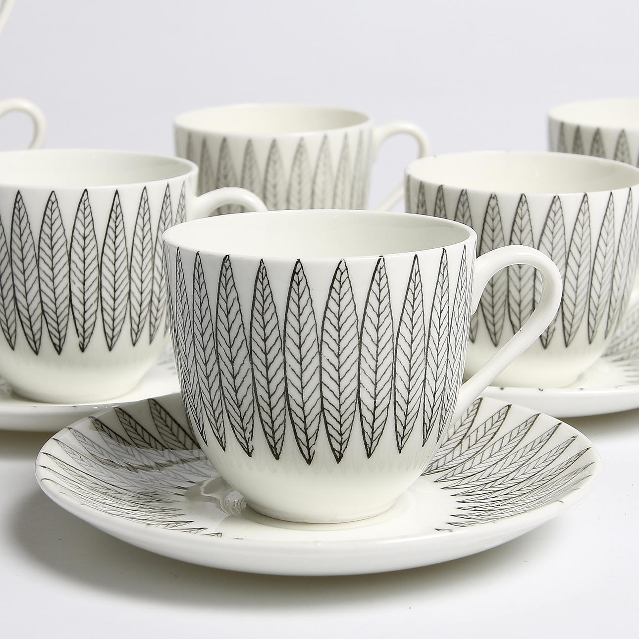 KAFFEKOPPAR med FAT, 15 delar, porslin. "Salix", Stig Lindberg, Gustavsberg.