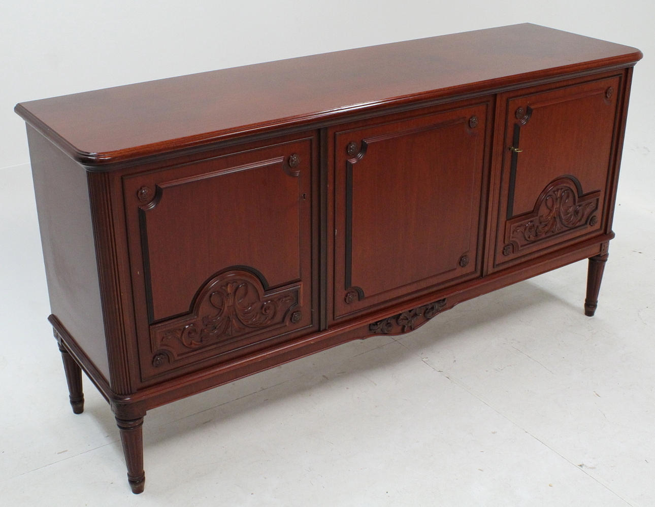 SIDEBOARD, sent 1900-tal.