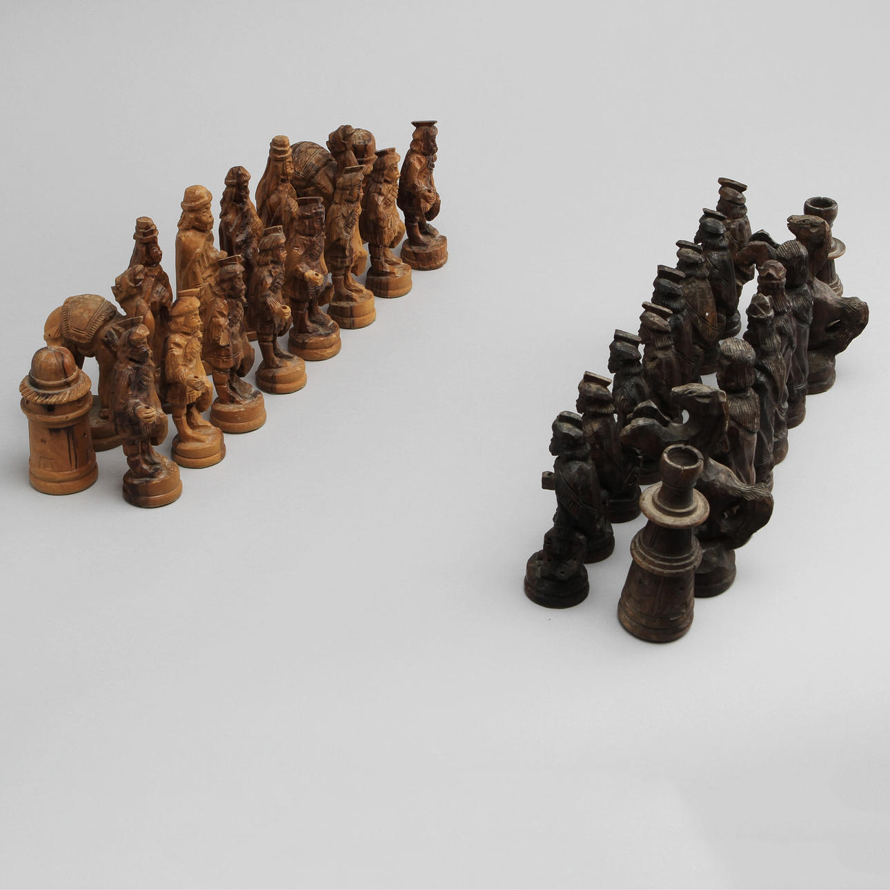 SCHACKPJÄSER, 32 st, trä, 1900-tal.