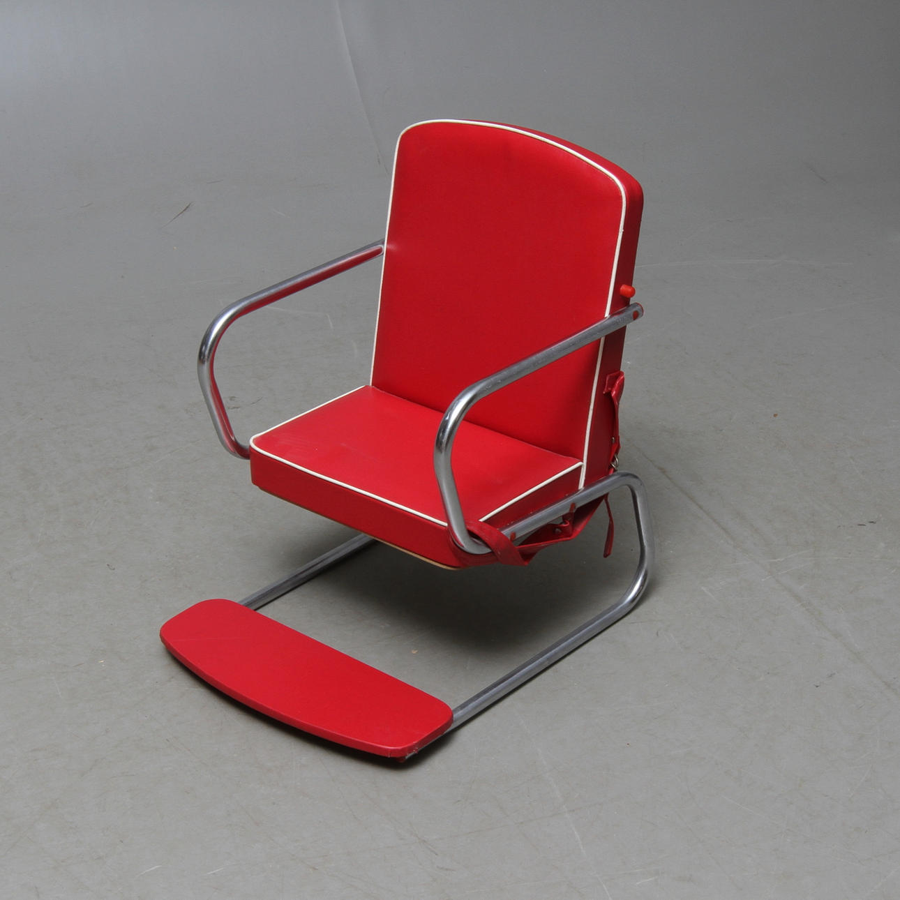 BARNSTOL, för frisörsalong, Sovjet, 1900-talets andra hälft.