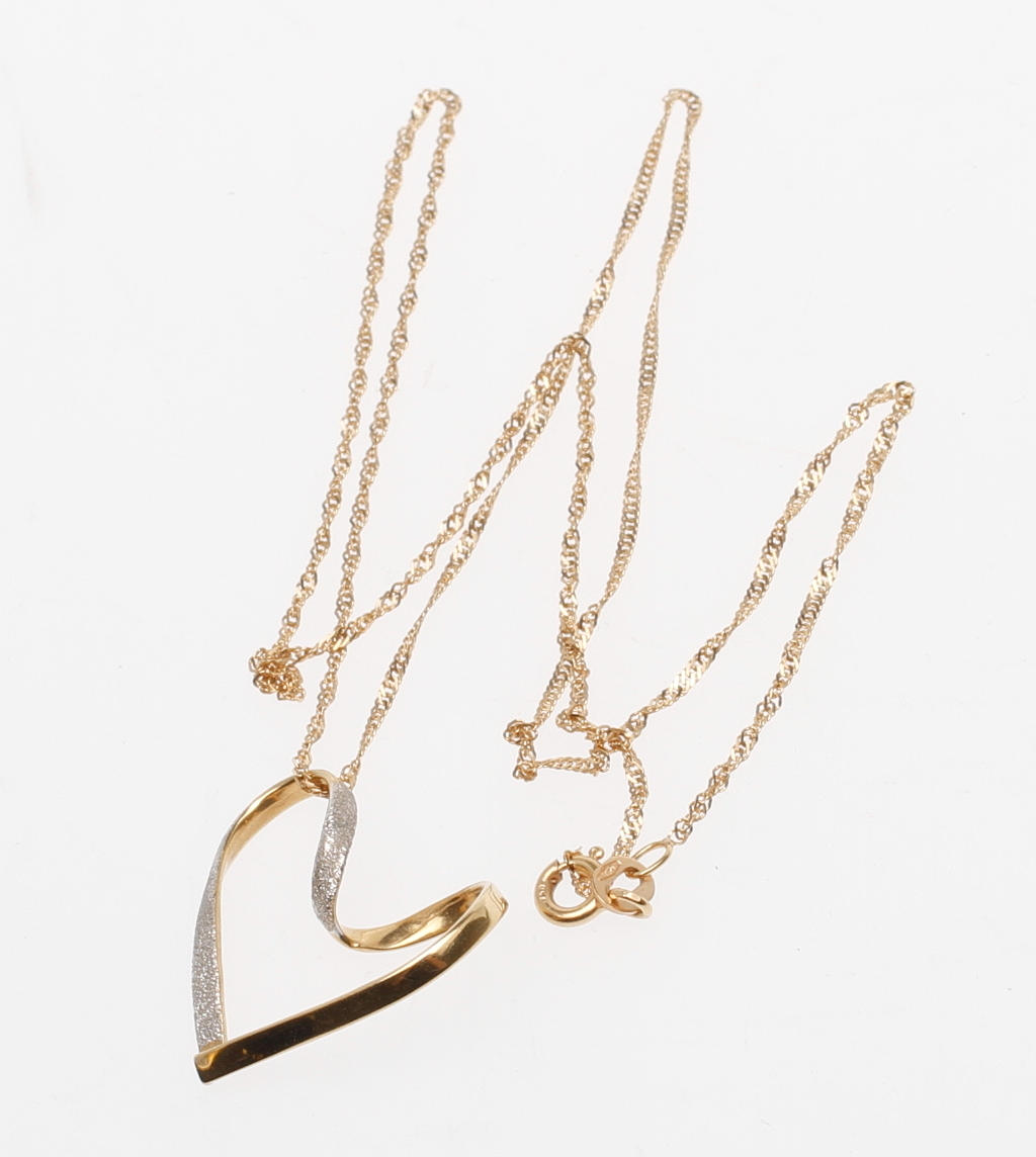 KEDJA samt HÄNGE, 18k guld, vikt ca 3,3 gram.