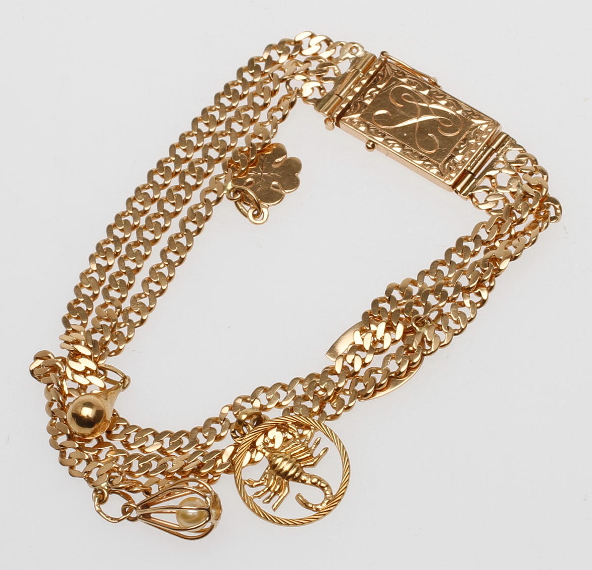 ARMBAND med BERLOCKER, 18k guld, vikt ca 22,4 gram.