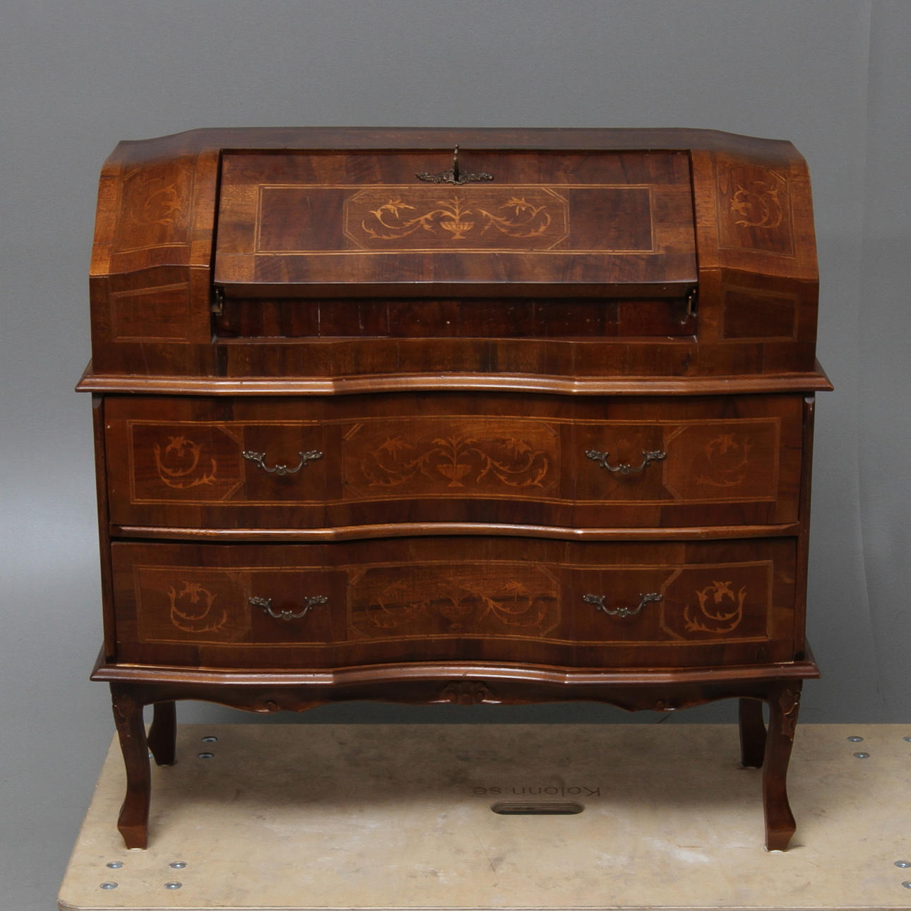 SNEDKLAFFSEKRETÄR, rokokostil, 1900-tal.