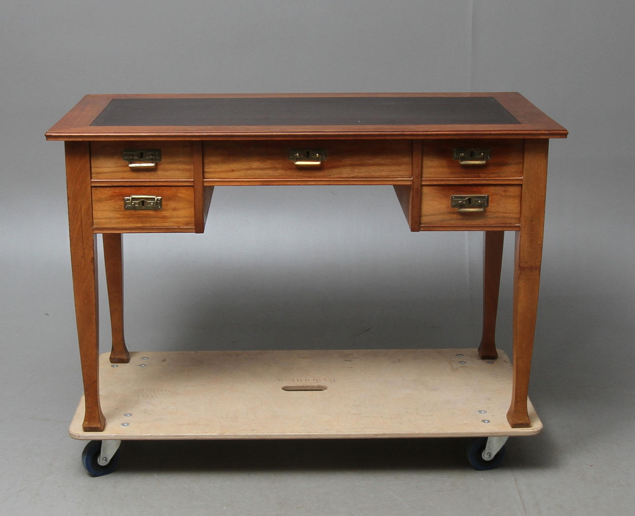 SKRIVBORD, jugend, 1900-talets första hälft.