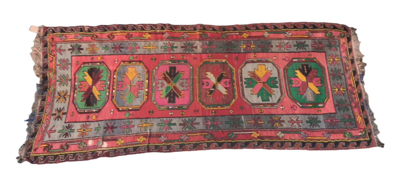 EIN KAUKASISCHER SOUMAKH-LÄUFER.