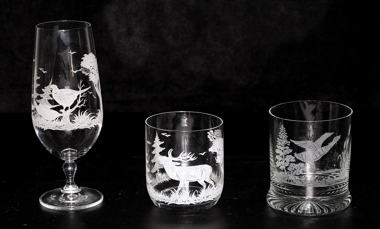 GLAS, 26 st, graverade med olika djurmotiv.