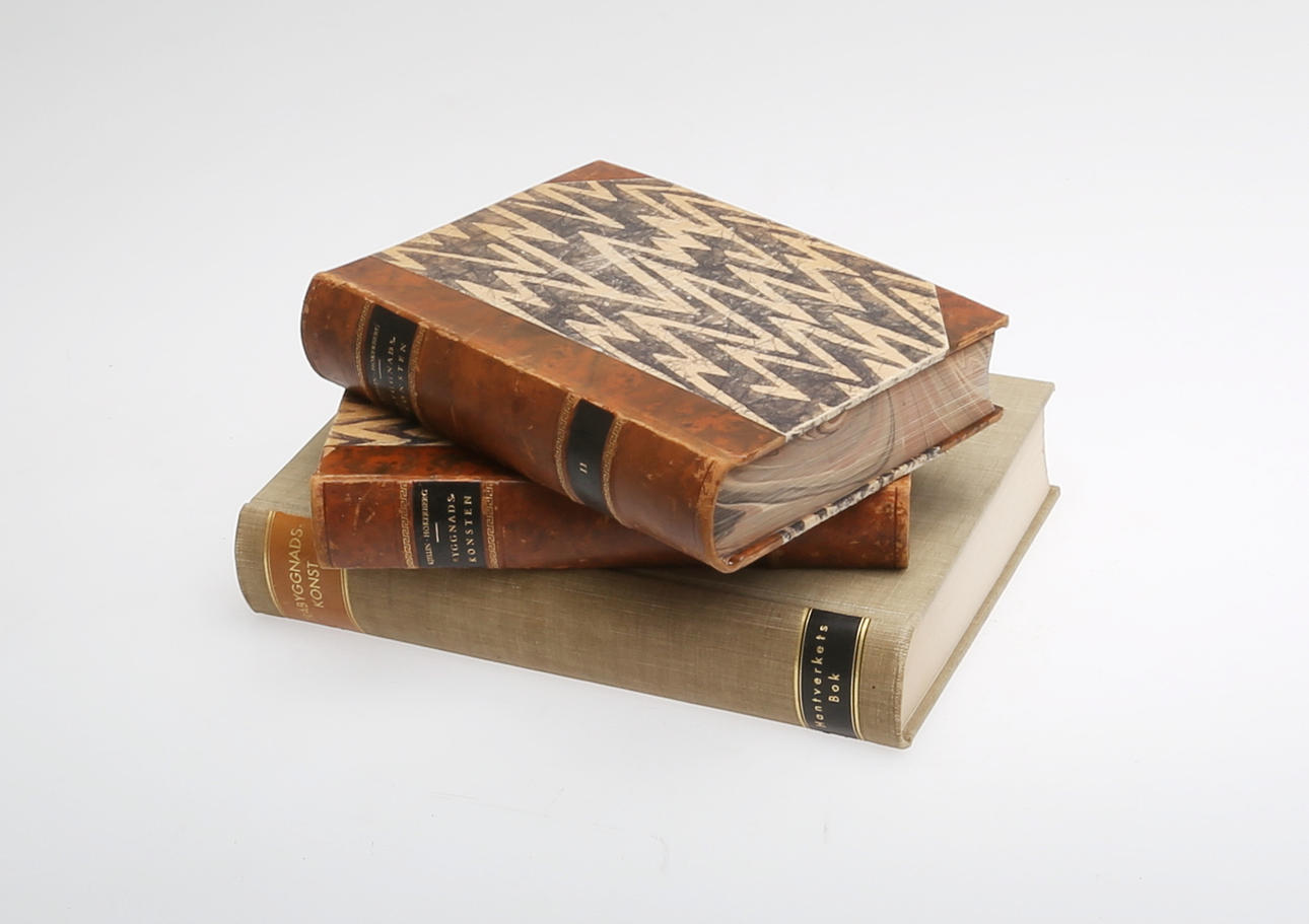 BÖCKER, 3 st, "Träbyggnadskonst" samt "Byggnadskonsten I-II", Stockholm, 1938 samt 1928.