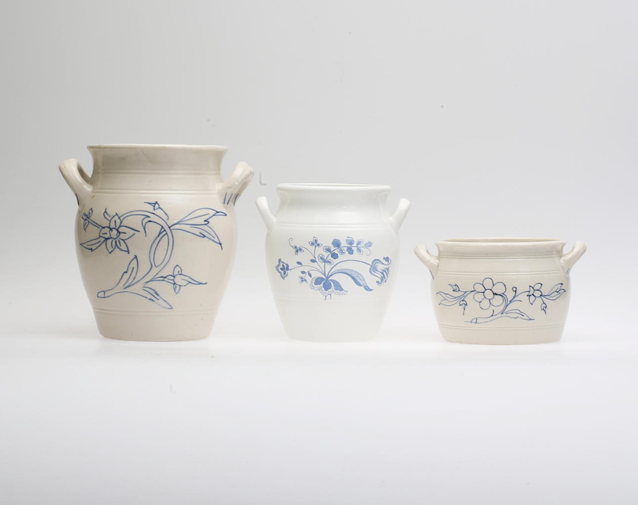 KRUS, 3 st, keramik, Rörstrand samt Gustavsberg, 18/1900-tal.