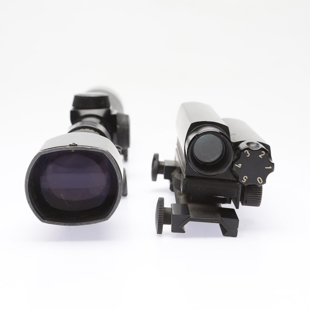 2 Aimpoint Electronic- ja Weaver K4-W kiikaria.